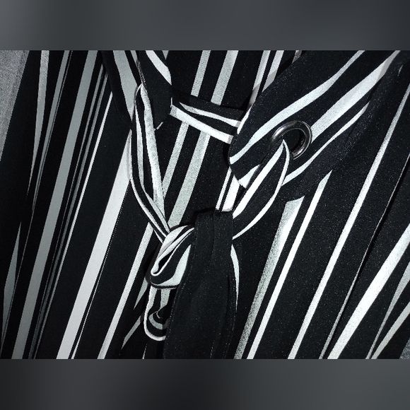 New Sleeveless Jumpsuit - Picture 2 of 5